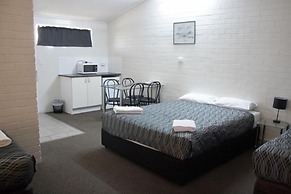 Plains Motor Inn