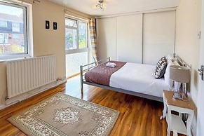 House Sleeps 5 - Wifi & Tv