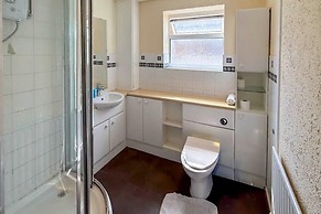 House Sleeps 5 - Wifi & Tv