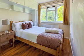 House Sleeps 5 - Wifi & Tv