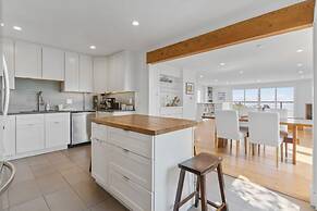 Stunning Views by the Bay 2BR