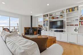 Stunning Views by the Bay 2BR