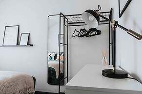3 Mins to Stadium W M Dishwasher Sofa Bed