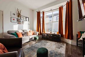 3 Floors Loft 2mins to Train Patio Parking