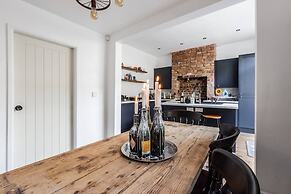 3 Floors Loft 2mins to Train Patio Parking