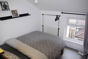 3 Floors Loft 2mins to Train Patio Parking