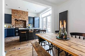 3 Floors Loft 2mins to Train Patio Parking