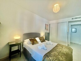 One Bedroom Flat Near Monaco