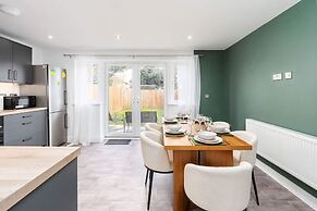 Perfect Booking 3 Bed Spacious Parking