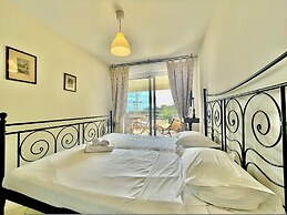 2 Rooms in Luxury Residence Bordering Monaco