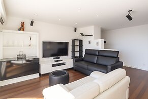 Stunning Renovated 1-bedroom Breathtaking View