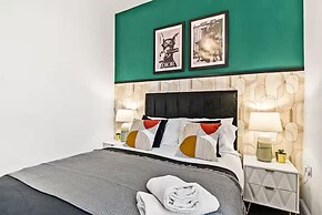 Perfect Booking 4 Bed Home in Sheffield