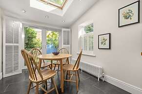Reading Station - Modern Home w Garden Sleeps 6