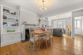 Reading Station - Modern Home w Garden Sleeps 6