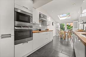 Reading Station - Modern Home w Garden Sleeps 6