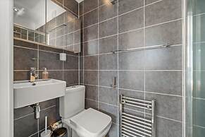 Reading Station - Modern Home w Garden Sleeps 6