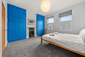 Reading Station - Modern Home w Garden Sleeps 6