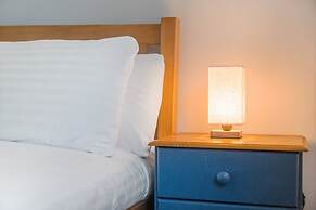 Reading Station - Modern Home w Garden Sleeps 6