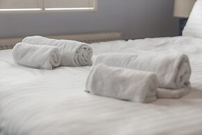 Reading Station - Modern Home w Garden Sleeps 6