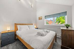 Reading Station - Modern Home w Garden Sleeps 6