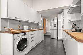 Reading Station - Modern Home w Garden Sleeps 6