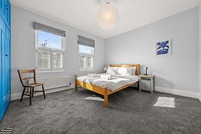 Reading Station - Modern Home w Garden Sleeps 6