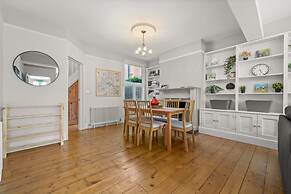 Reading Station - Modern Home w Garden Sleeps 6