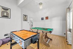 Perfect Booking 4 Bed Home in Cheltenham