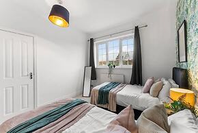 Perfect Booking 4 Bed Home in Cheltenham
