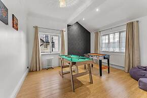 Perfect Booking 4 Bed Home in Cheltenham