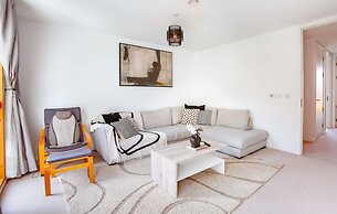 Perfect Booking Large Home With Driveway Parking