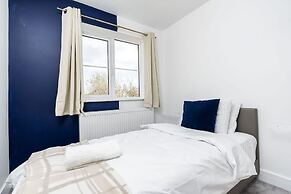 Perfect Booking 3 Bed With Driveway Parking