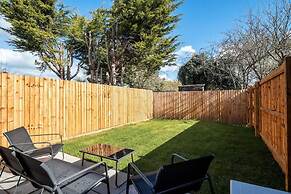 Perfect Booking 3 Bed With Driveway Parking