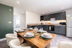 Perfect Booking 3 Bed With Driveway Parking