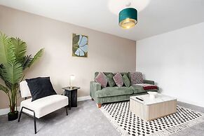 Perfect Booking 3 Bed With Driveway Parking