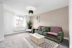 Perfect Booking 3 Bed With Driveway Parking