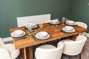 Perfect Booking 3 Bed With Driveway Parking