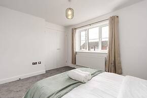 Perfect Booking 3 Bed With Driveway Parking
