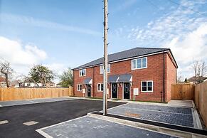 Perfect Booking 3 Bed With Driveway Parking