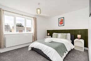 Perfect Booking 3 Bed With Driveway Parking