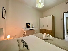 Stylish 3-bedroom Gem Steps From Monaco Spacious