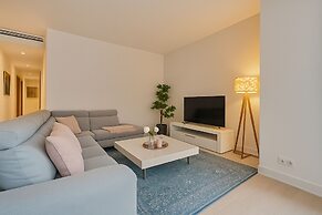 Stylish 3-bedroom Gem Steps From Monaco Spacious