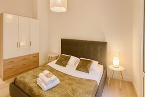 Stylish 3-bedroom Gem Steps From Monaco Spacious