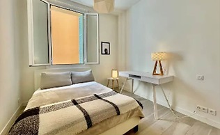 Stylish 3-bedroom Gem Steps From Monaco Spacious