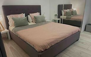 Stylish 3-bedroom Gem Steps From Monaco Spacious