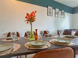Perfect Booking 3 Bed Home in Central Bracknell