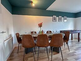 Perfect Booking 3 Bed Home in Central Bracknell