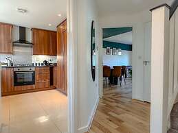 Perfect Booking 3 Bed Home in Central Bracknell