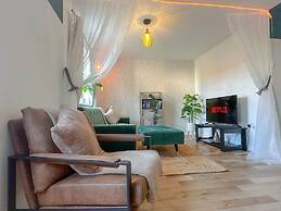 Perfect Booking 3 Bed Home in Central Bracknell