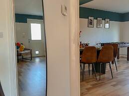 Perfect Booking 3 Bed Home in Central Bracknell